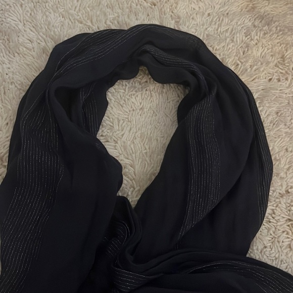 Old Navy scarf - Picture 2 of 3